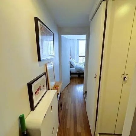 A Cozy Parisian Close To Eiffel Tower Apartment