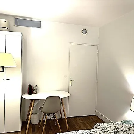 A Cozy Parisian Close To Eiffel Tower Paris