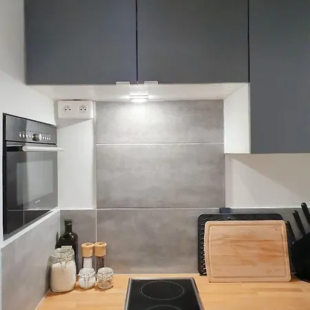 A Cozy Parisian Close To Eiffel Tower Apartment Paris